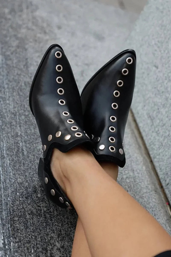 Charlotte | Dames Zwarte Enkellaarsjes Met Studs En Blokhak