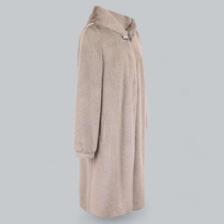 Mila | Dames Lange Winterjas Met Capuchon Van Imitatiebont